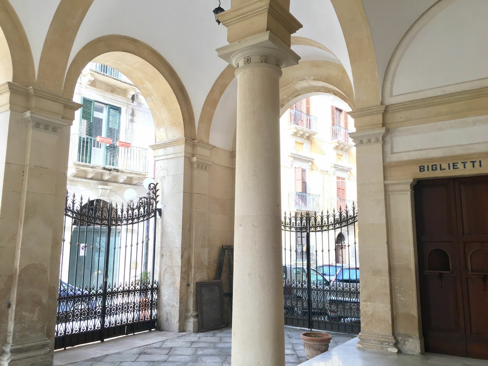 Maison Des Artistes Syracuse Bagian luar foto